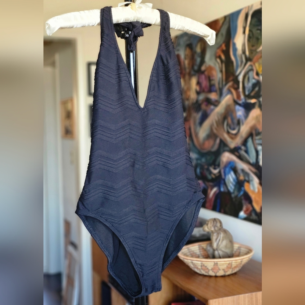 La Blanca Black Textured One Piece Swimsuit - Picture 2 of 6